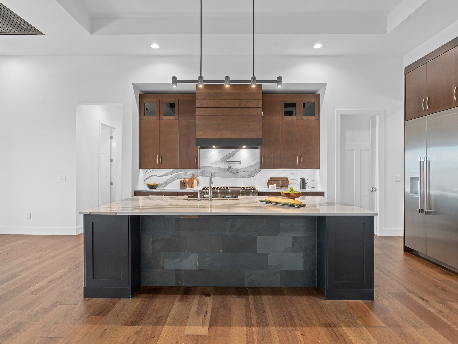 4115 Venetia Blvd 21