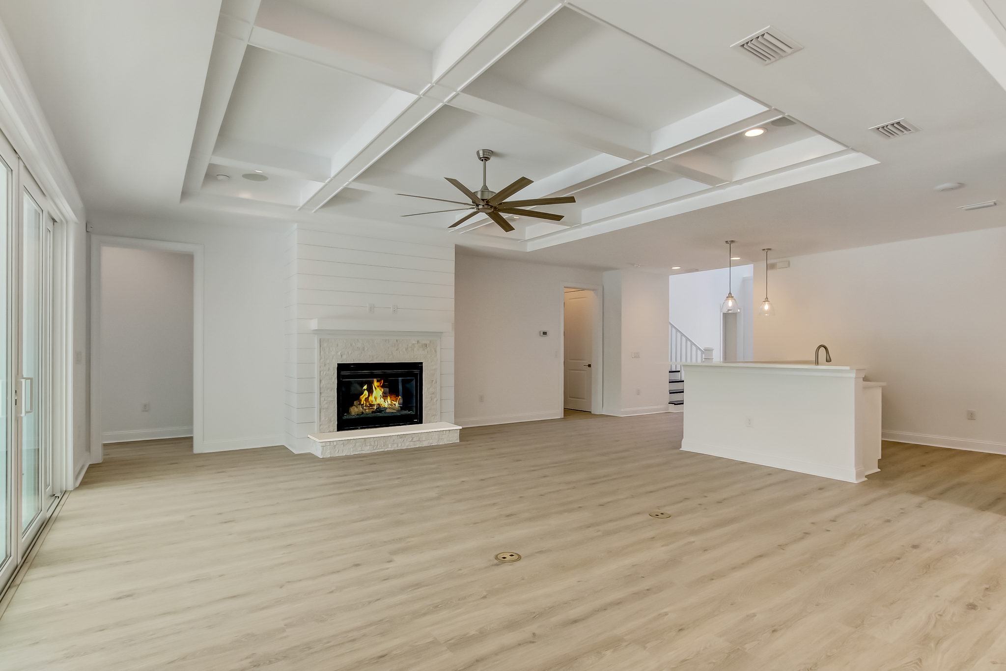 70 Web Or Mls 44 139 Roscoe Blvd N