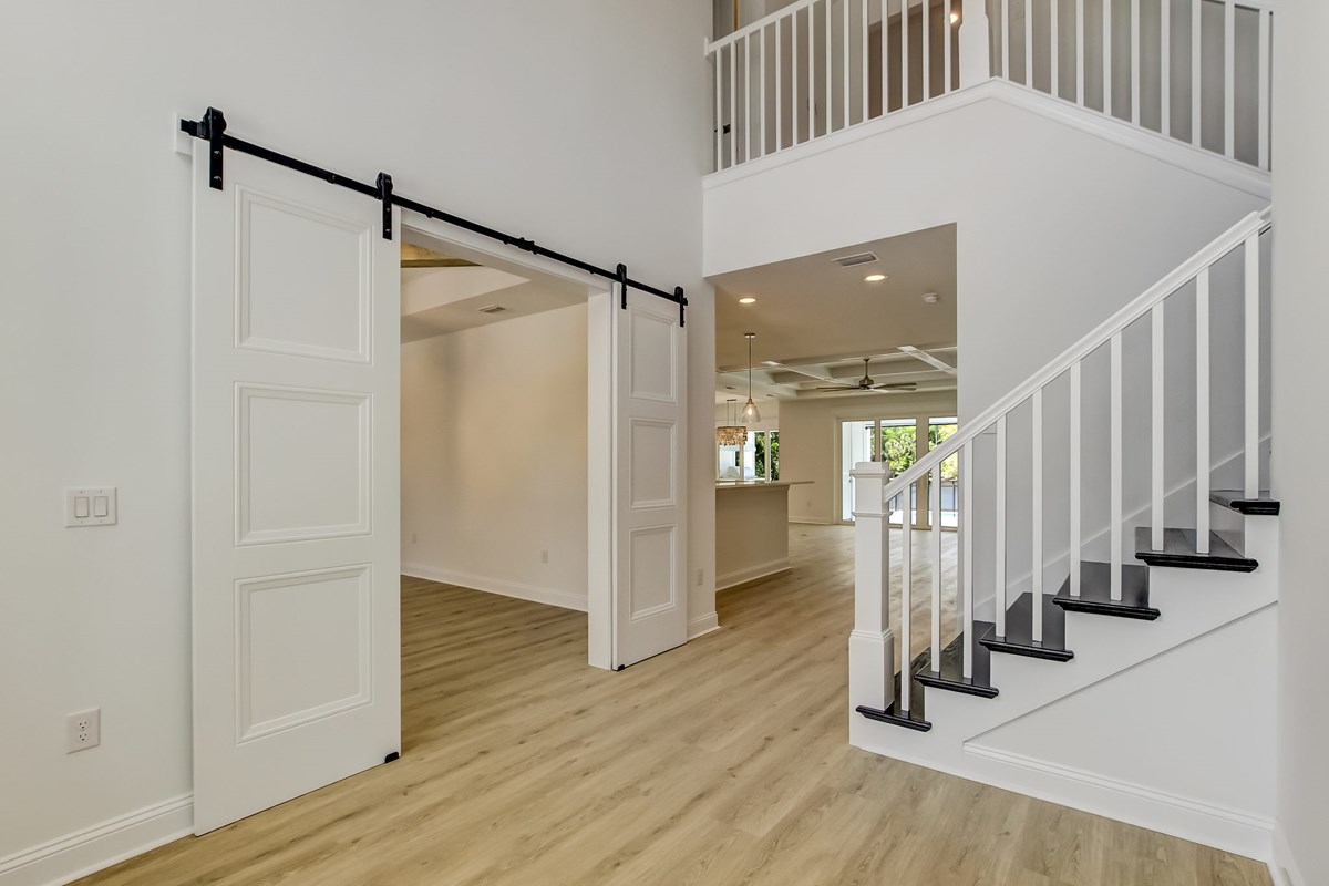 53 Web Or Mls 27 139 Roscoe Blvd N