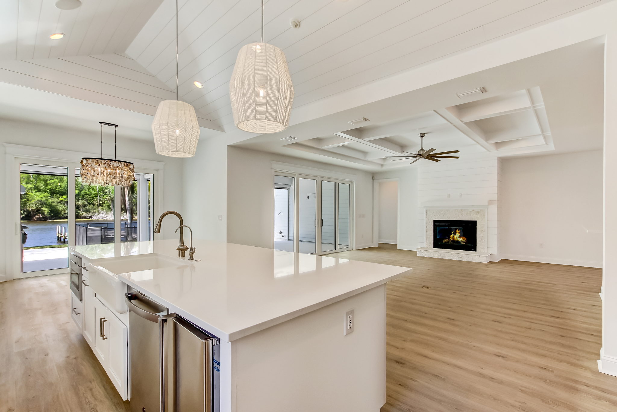74 Web Or Mls 48 139 Roscoe Blvd N