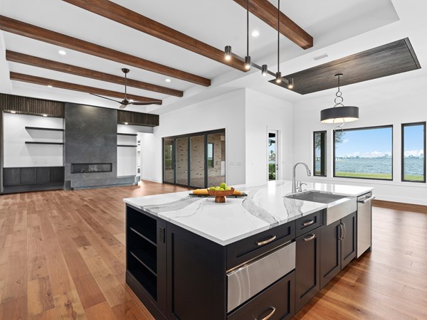 4115 Venetia Blvd 25