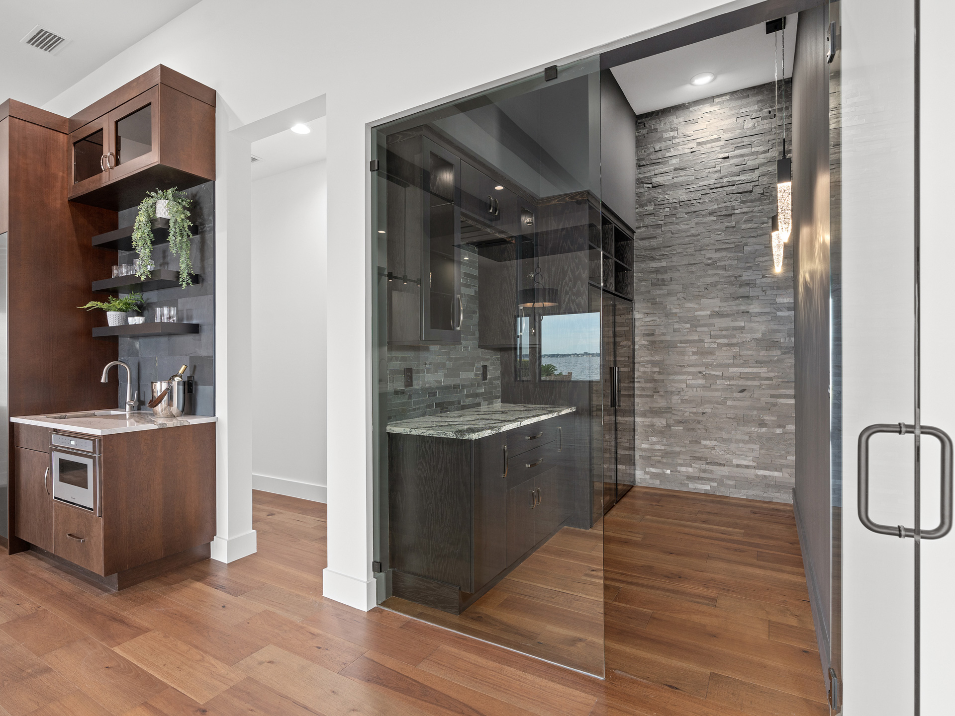 4115 Venetia Blvd 15