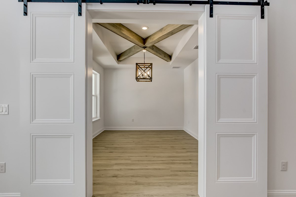 55 Web Or Mls 29 139 Roscoe Blvd N