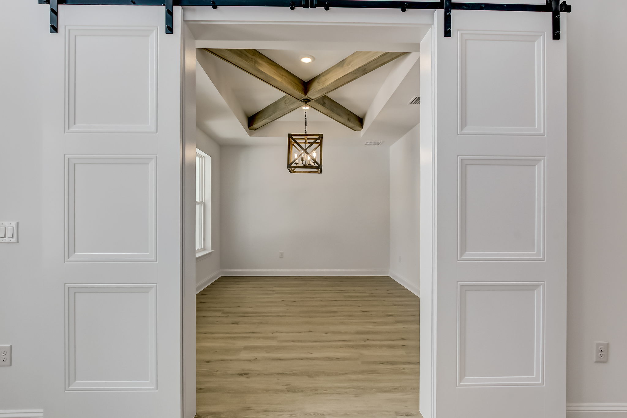 55 Web Or Mls 29 139 Roscoe Blvd N