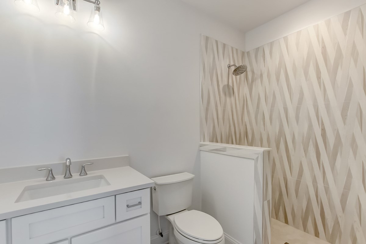 36 Web Or Mls 10 139 Roscoe Blvd N