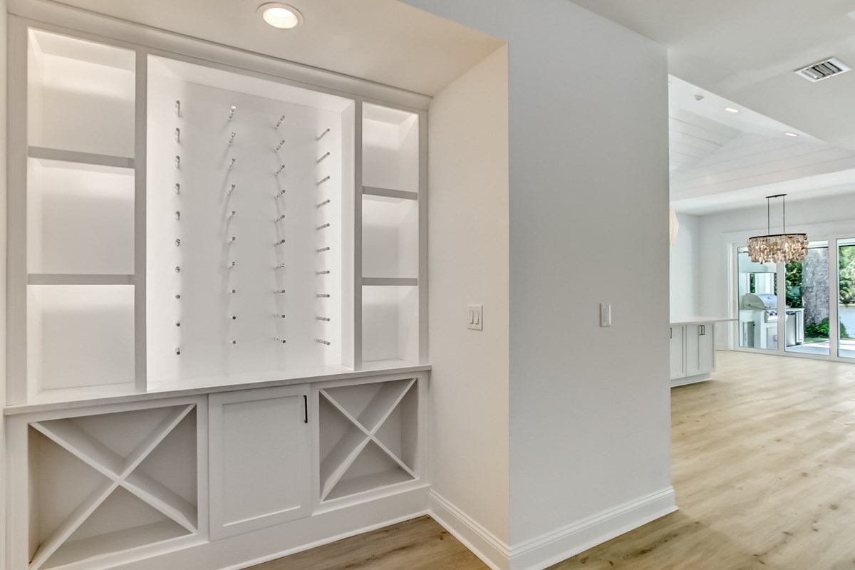 65 Web Or Mls 39 139 Roscoe Blvd N