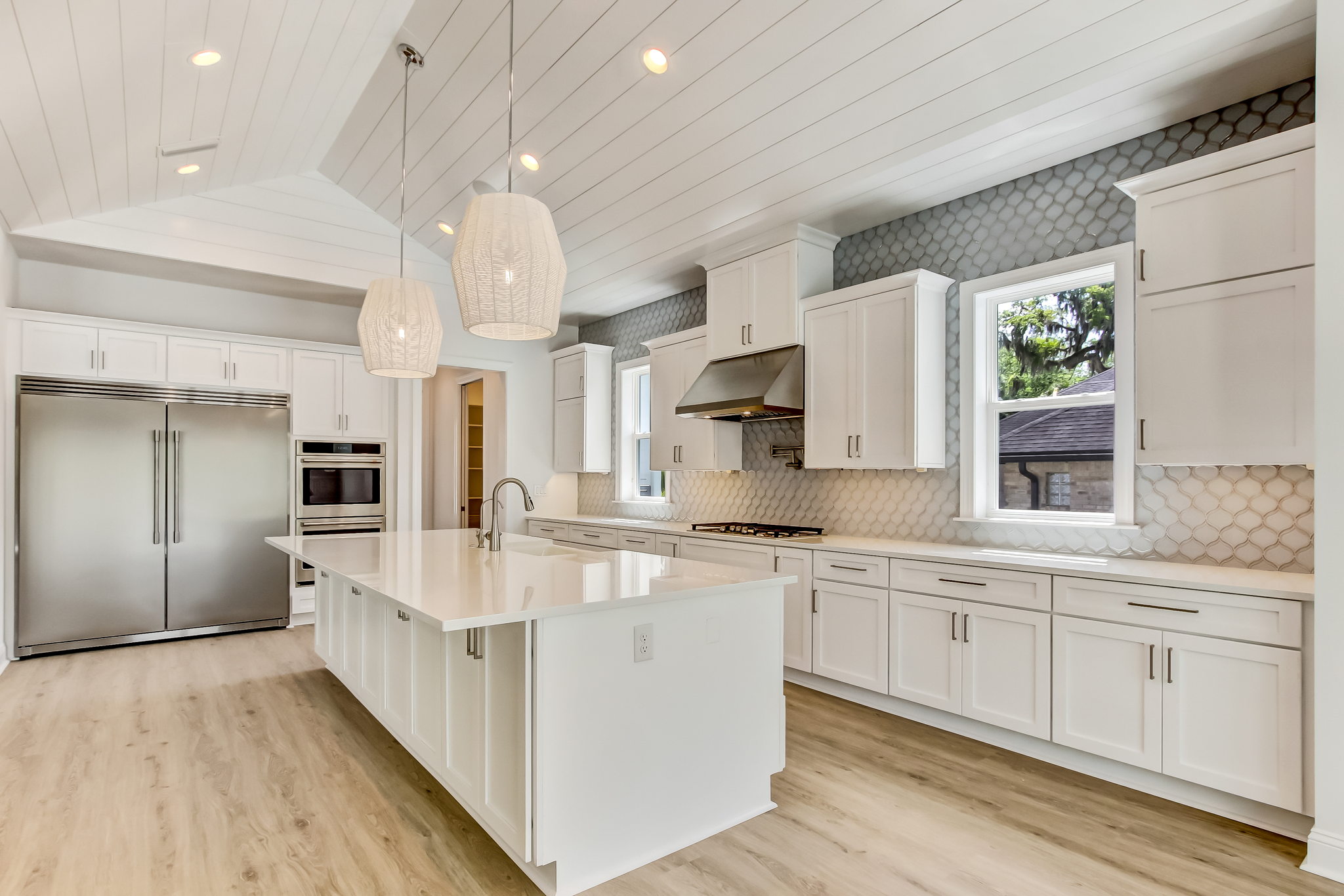 71 Web Or Mls 45 139 Roscoe Blvd N