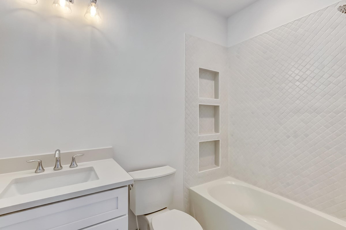 30 Web Or Mls 4 139 Roscoe Blvd N